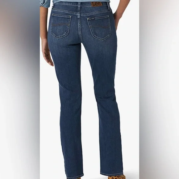 Lee Women's Regular Fit Straight Leg Jean size 6 - Picture 2 of 4